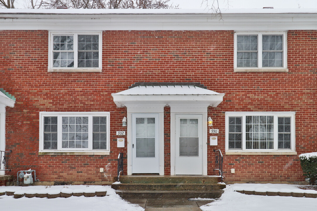 930 N Prairie Ave in Joliet, IL - Building Photo