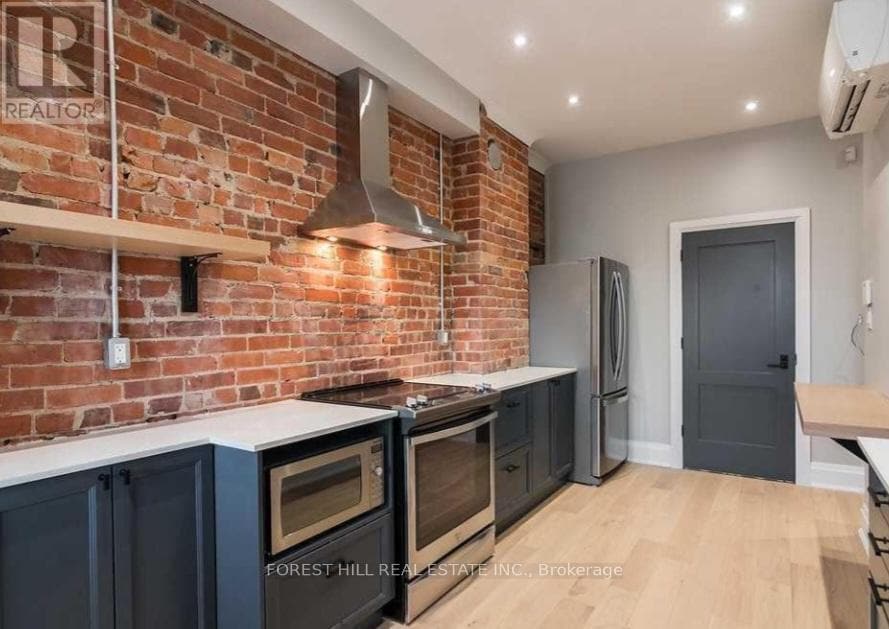 1216 Dundas St W in Toronto, ON - Building Photo