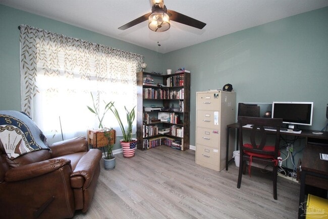 6376 Burrow Ln in Pensacola, FL - Foto de edificio - Building Photo