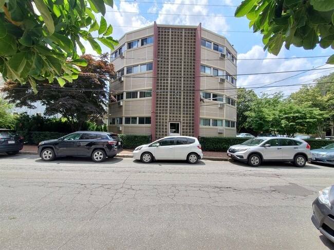 348 Franklin St, Unit 4D in Cambridge, MA - Foto de edificio - Building Photo