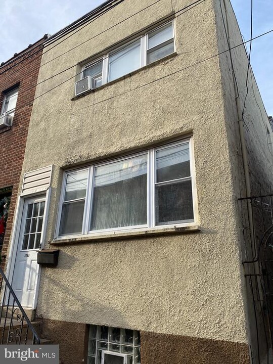 3260 Livingston St in Philadelphia, PA - Building Photo