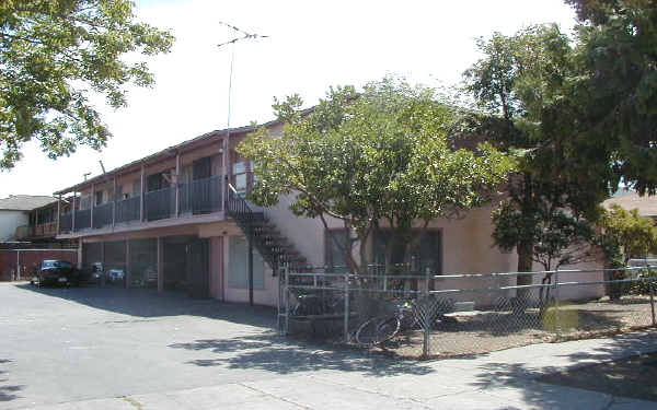 618 Manzanita Way in Woodside, CA - Foto de edificio