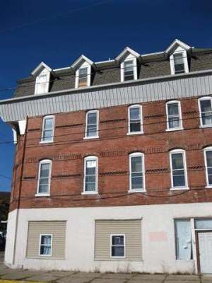 127 W Market St in Williamstown, PA - Building Photo