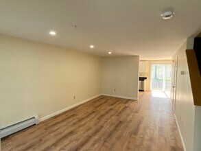 Oak Terrace Townhomes in Dover, NH - Foto de edificio - Building Photo