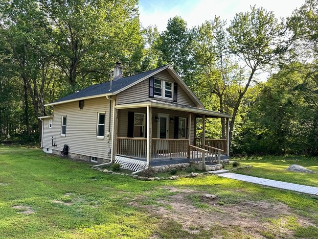 734 Old Clinton Rd in Westbrook, CT - Building Photo - Building Photo