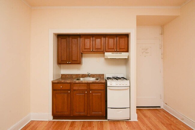 3335 W Diversey Ave in Chicago, IL - Building Photo - Building Photo