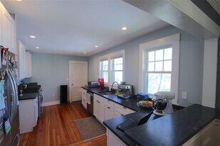 47 Lewis St in Newton, MA - Building Photo