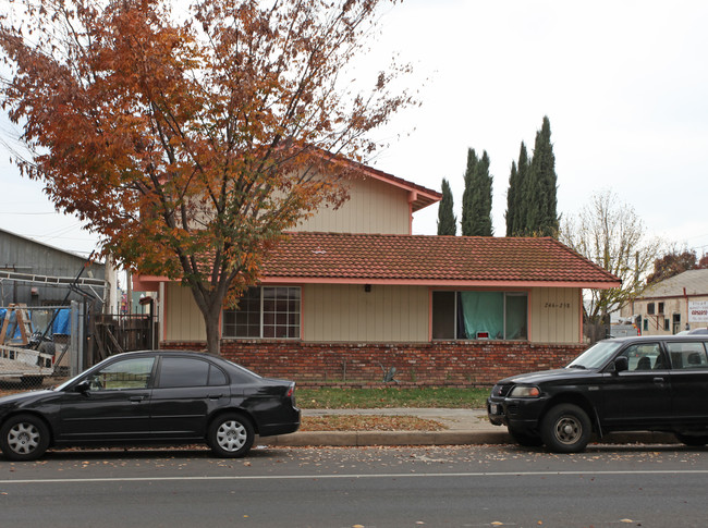 246 W 18th St in Merced, CA - Building Photo - Building Photo