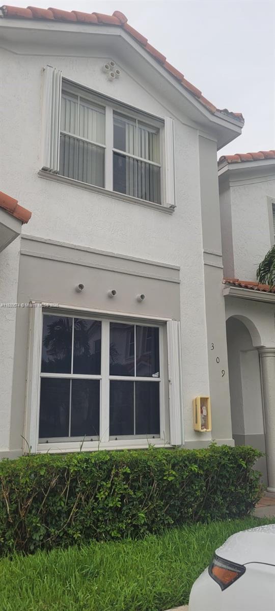 5420 NW 107th Ave in Doral, FL - Foto de edificio - Building Photo