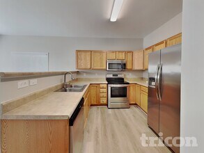 5513 Landreaux Dr in Raleigh, NC - Foto de edificio - Building Photo