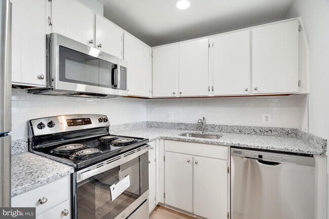 3008 S Abingdon St in Arlington, VA - Building Photo - Building Photo