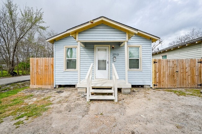 property at 2713 Gregg St