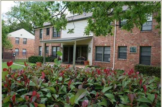 The Parks at Wynnewood in Dallas, TX - Building Photo - Building Photo