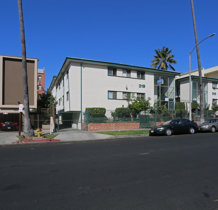 Mariposa Terrace in Los Angeles, CA - Building Photo