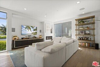 724 California Ave in Los Angeles, CA - Building Photo - Building Photo