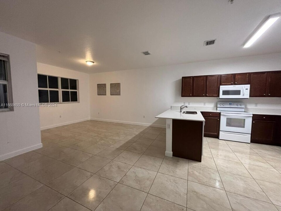 210 NW 109th Ave, Unit 205 in Miami, FL - Building Photo