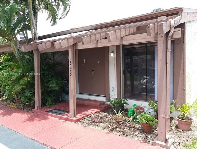 2675 Parkview Dr S in Hallandale Beach, FL - Building Photo - Building Photo