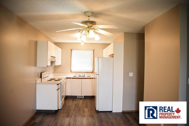 9140-9101 101 Ave in Grande Prairie, AB - Building Photo - Building Photo