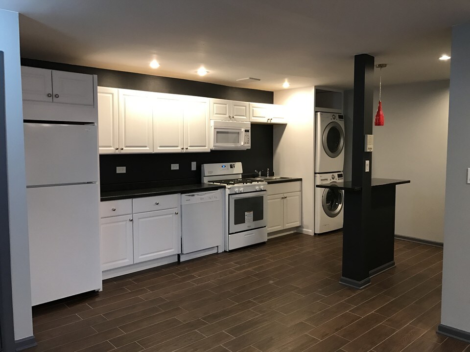 10037 Walnut Ter, Unit 31310 in Palos Hills, IL - Building Photo