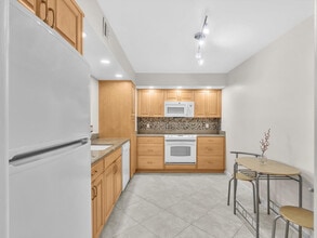 1150 Hillsboro Mile in Hillsboro Beach, FL - Building Photo - Building Photo