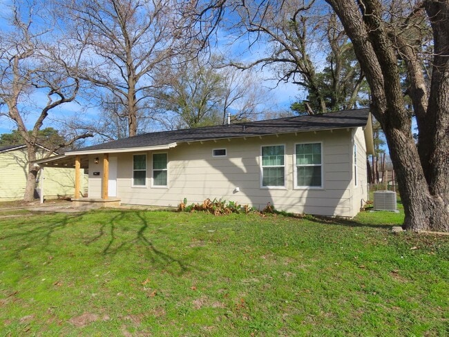 2403 W Sherwood St in Tyler, TX - Building Photo - Building Photo
