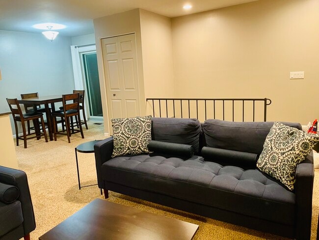 1734 Valleywood Ct, Unit 4 in Portage, MI - Foto de edificio - Building Photo