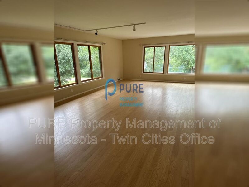 9629 Rich Valley Blvd in Inver Grove Heights, MN - Building Photo