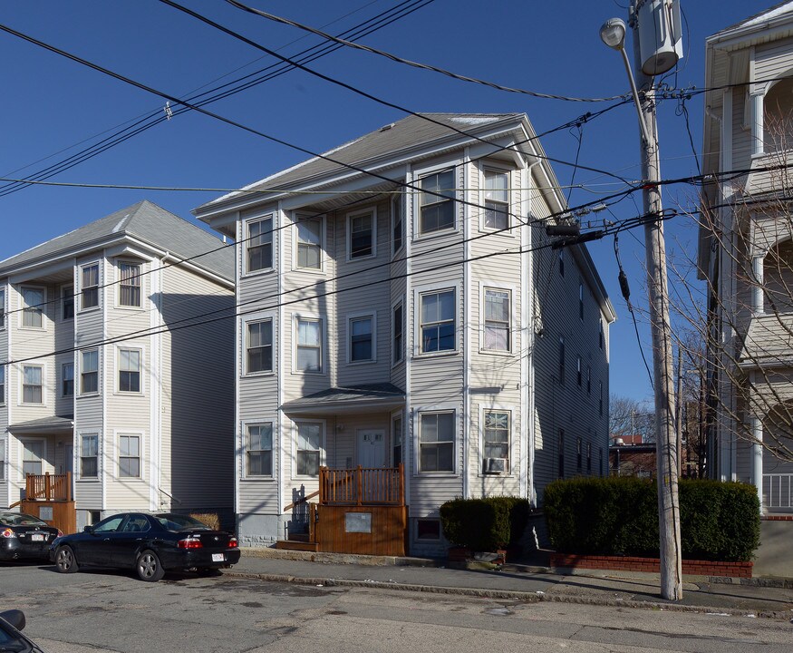 862 S 1st St in New Bedford, MA - Foto de edificio