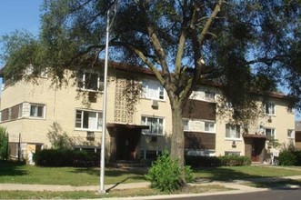 68 Elizabeth Dr in Addison, IL - Foto de edificio - Building Photo