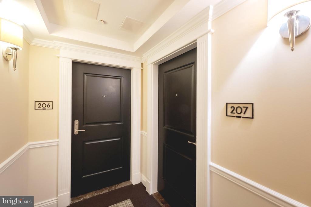 4915 Hampden Ln in Bethesda, MD - Building Photo
