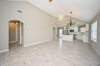 6607 W T C Jester Blvd in Houston, TX - Building Photo - Building Photo