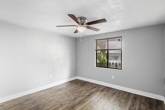 Orlando Terrace in Orlando, FL - Building Photo - Building Photo