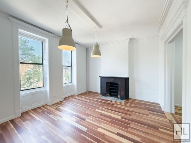 Massive Fort Greene 3-Bed 1-Bath / In Unit in Brooklyn, NY - Foto de edificio - Building Photo