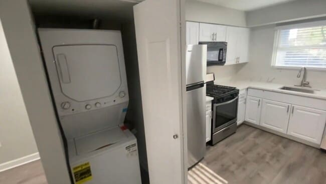 1321 W Sherwin Ave, Unit 1A in Chicago, IL - Building Photo - Building Photo