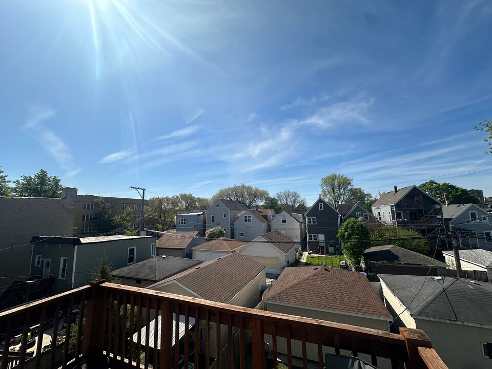 3511 W Dickens Ave, Unit 3 in Chicago, IL - Building Photo