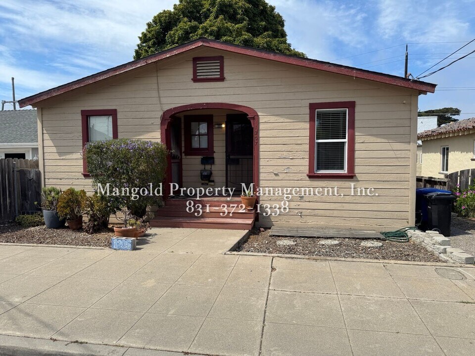 1205-1207 First St in Monterey, CA - Building Photo