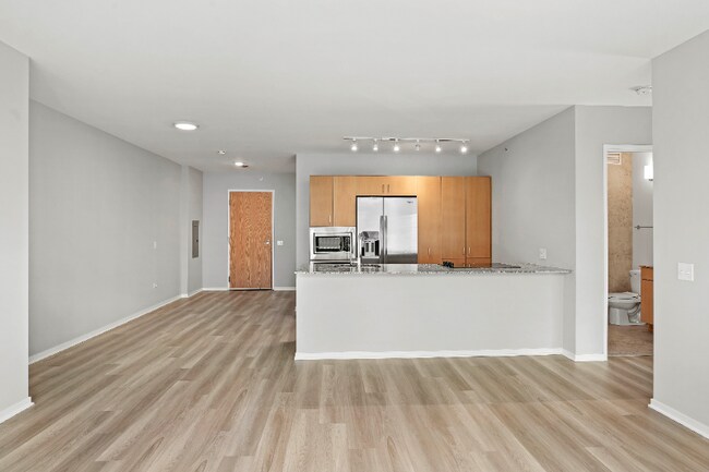 10 Cityfront Plaza Dr in Chicago, IL - Building Photo - Building Photo