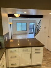 1229 Rebecca Ln, Unit B in Santa Barbara, CA - Foto de edificio - Building Photo