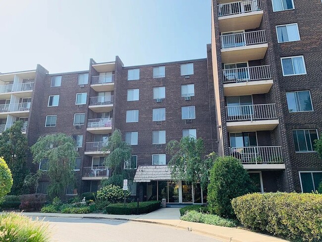 property at 225 S Rohlwing Rd