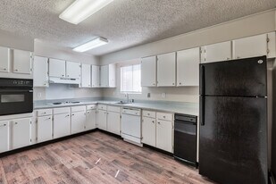 Maison De Ville in Bellevue, WA - Building Photo