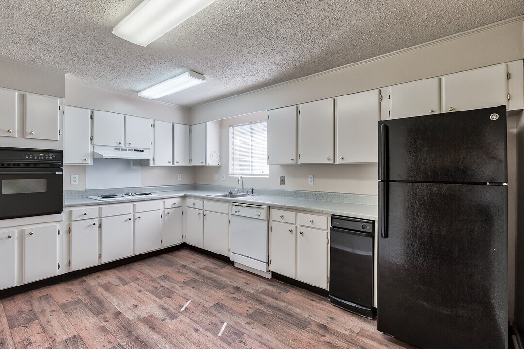 Maison De Ville in Bellevue, WA - Building Photo