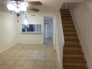 6756 Sienna Club Dr in Lauderhill, FL - Building Photo - Building Photo