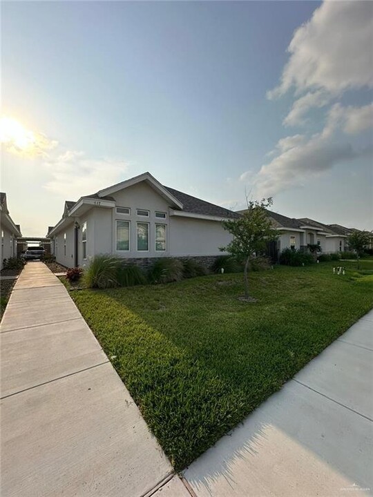 417 Newport Ave in Edinburg, TX - Building Photo