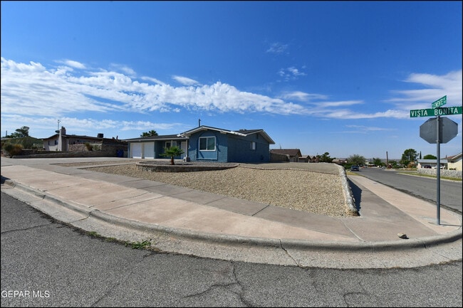 233 Vista Bonita St in El Paso, TX - Building Photo - Building Photo