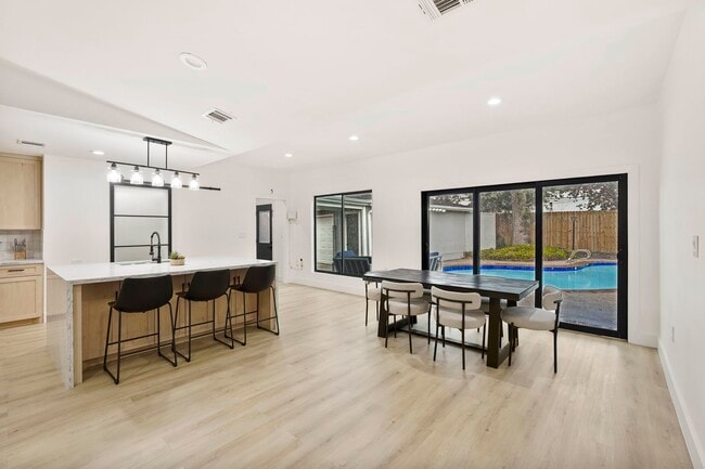 3327 Freshmeadows Dr