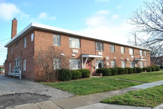 East Park Manor in Cleveland, OH - Building Photo - Building Photo