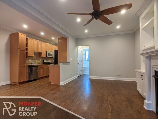 736 W Addison St, Unit 742-1N in Chicago, IL - Foto de edificio - Building Photo