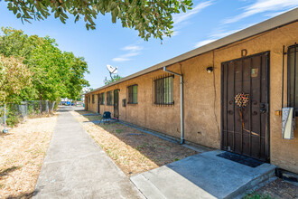 1220 South Ave in Sacramento, CA - Building Photo - Building Photo