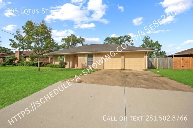 305 Lotus St in Lake Jackson, TX - Foto de edificio - Building Photo