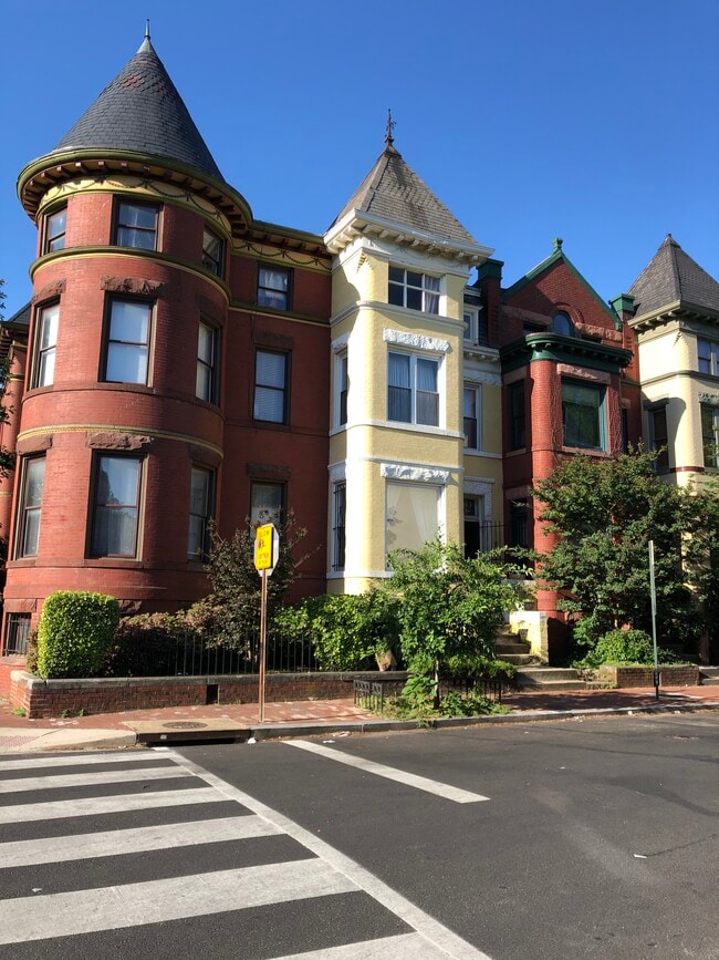 property at 902 Westminster St NW